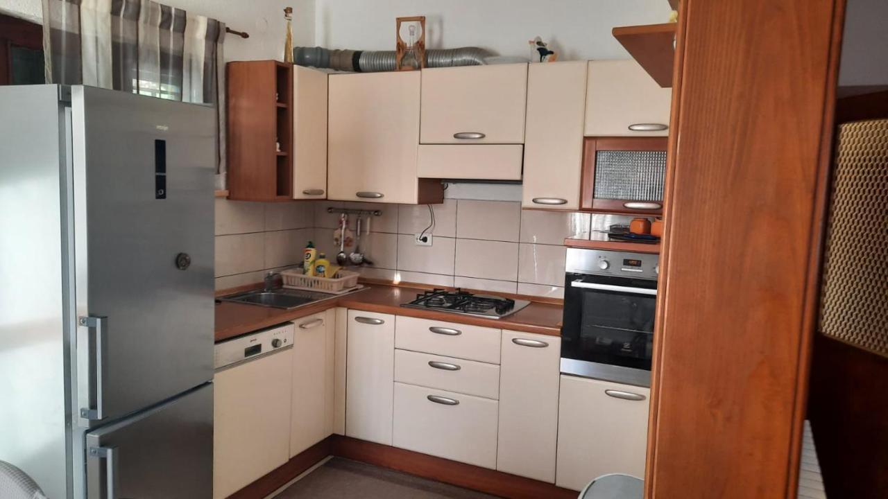 Apartmani Krpeta ปาโกชตาเน ภายนอก รูปภาพ