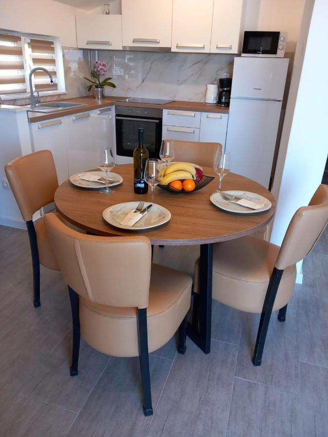 Apartmani Krpeta ปาโกชตาเน ภายนอก รูปภาพ